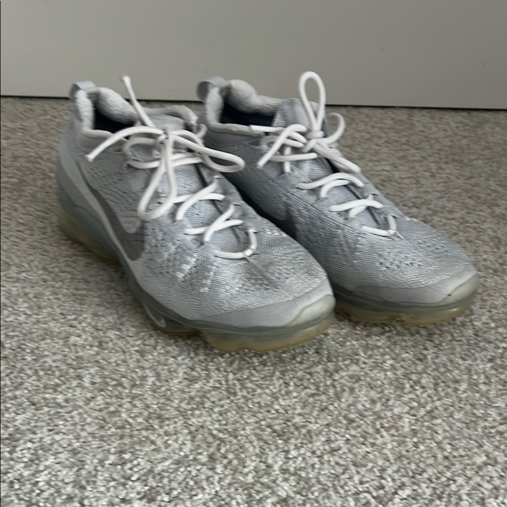 Nike Air VaporMax size 8.5
